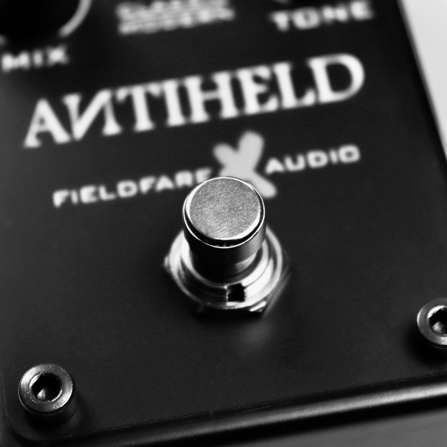 Bypass mit Momentary Funktion an einem bass Distortion