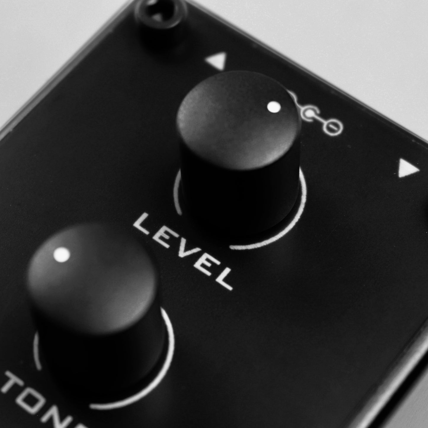 Unser Fuzz Pedal funktioniert wie one know fuzz mit zwei knöpfen