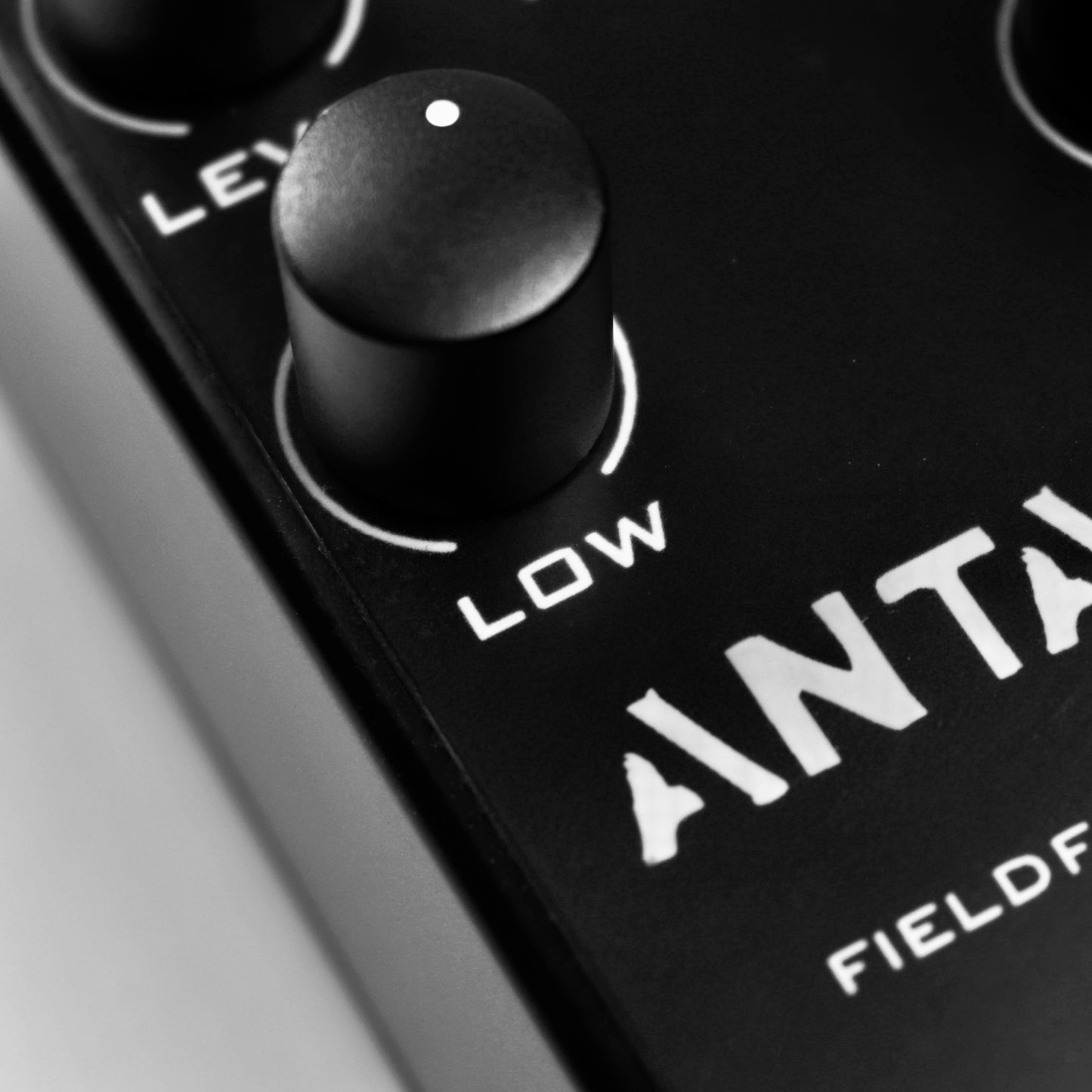 Das Overdrive Pedal Antares hat einen dedizierten Regler für Low