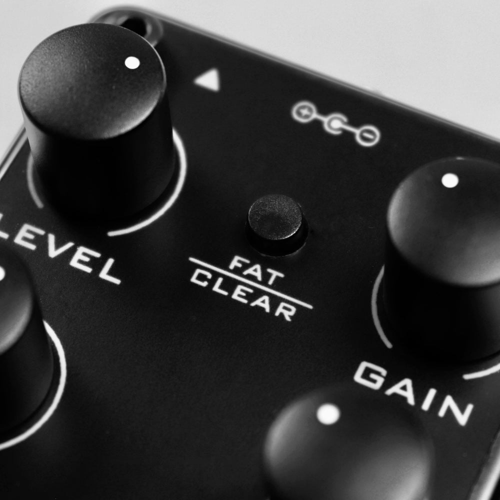 Bei unserem Overdrive Effektpedal kannst du zwischen Fat und Clear wählen