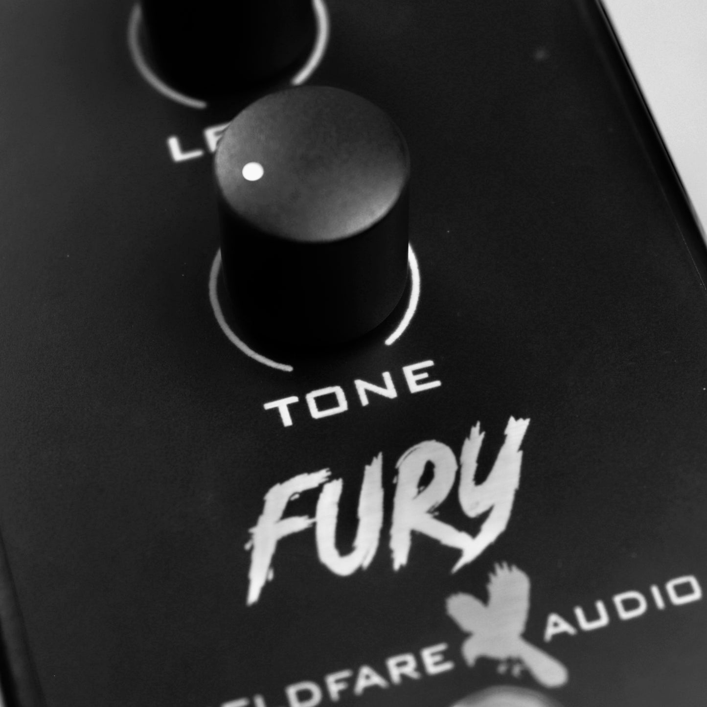 Der Tone Regler an unserem Fuzz Pedal funktioniert wie eine Soundwippe